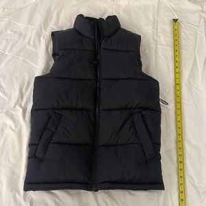 Old Navy Puffer vest. New with tags. Mens XS.